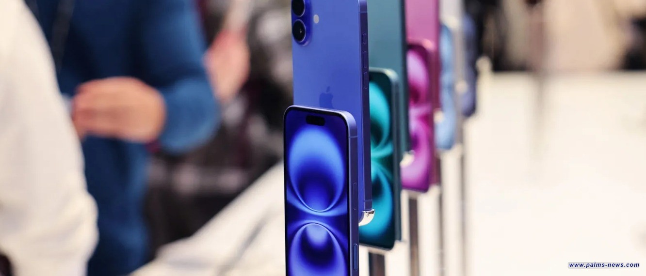 رويترز: أبل تنقل 1.5 مليون هاتف آيفون هربًا من الرسوم